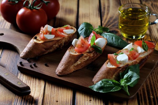 Quali antipasti italiani sono a basso contenuto calorico?